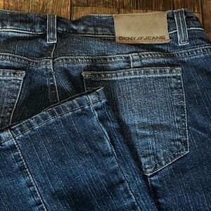 DKNY Jeans Stretch Med-Dark Wash Size 8 Alejo Center Seam